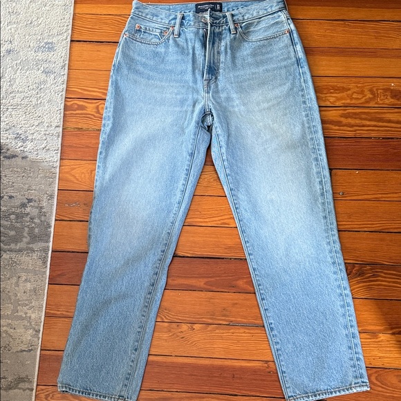 Abercrombie & Fitch Men's Loose Jeans - Picture 6 of 9